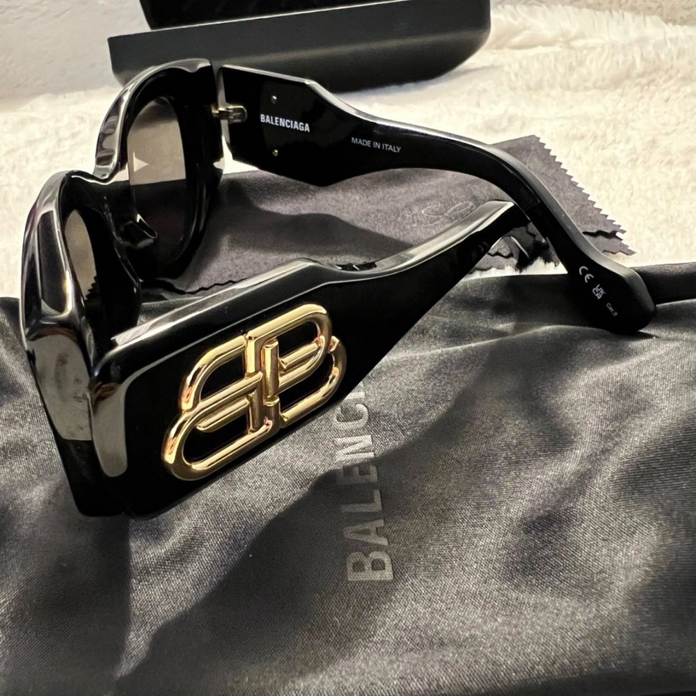 Balenciaga Black Sunglasses - Picture 3 of 12